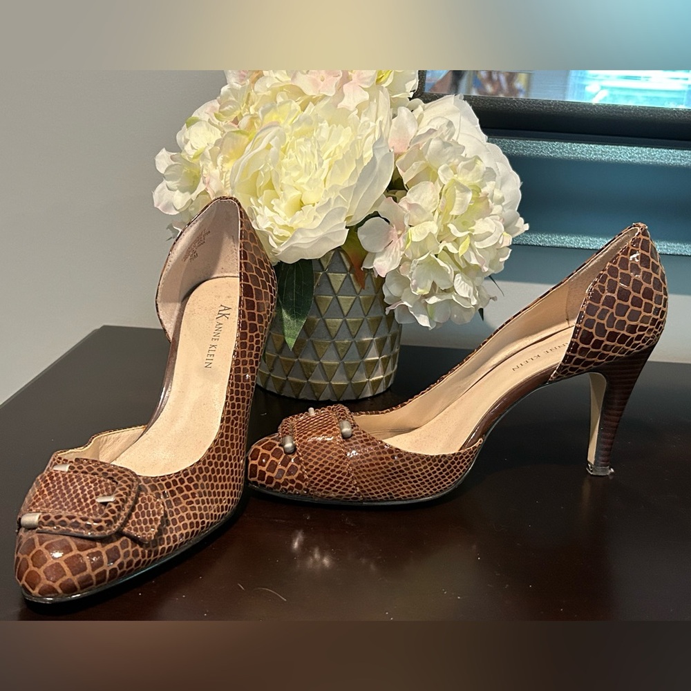 Anne Klein Brown Snakeskin Heels Sz 7.5M